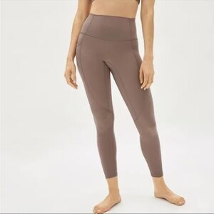 New Everlane The Perform Pocket Leggings Mink Size Small NWT